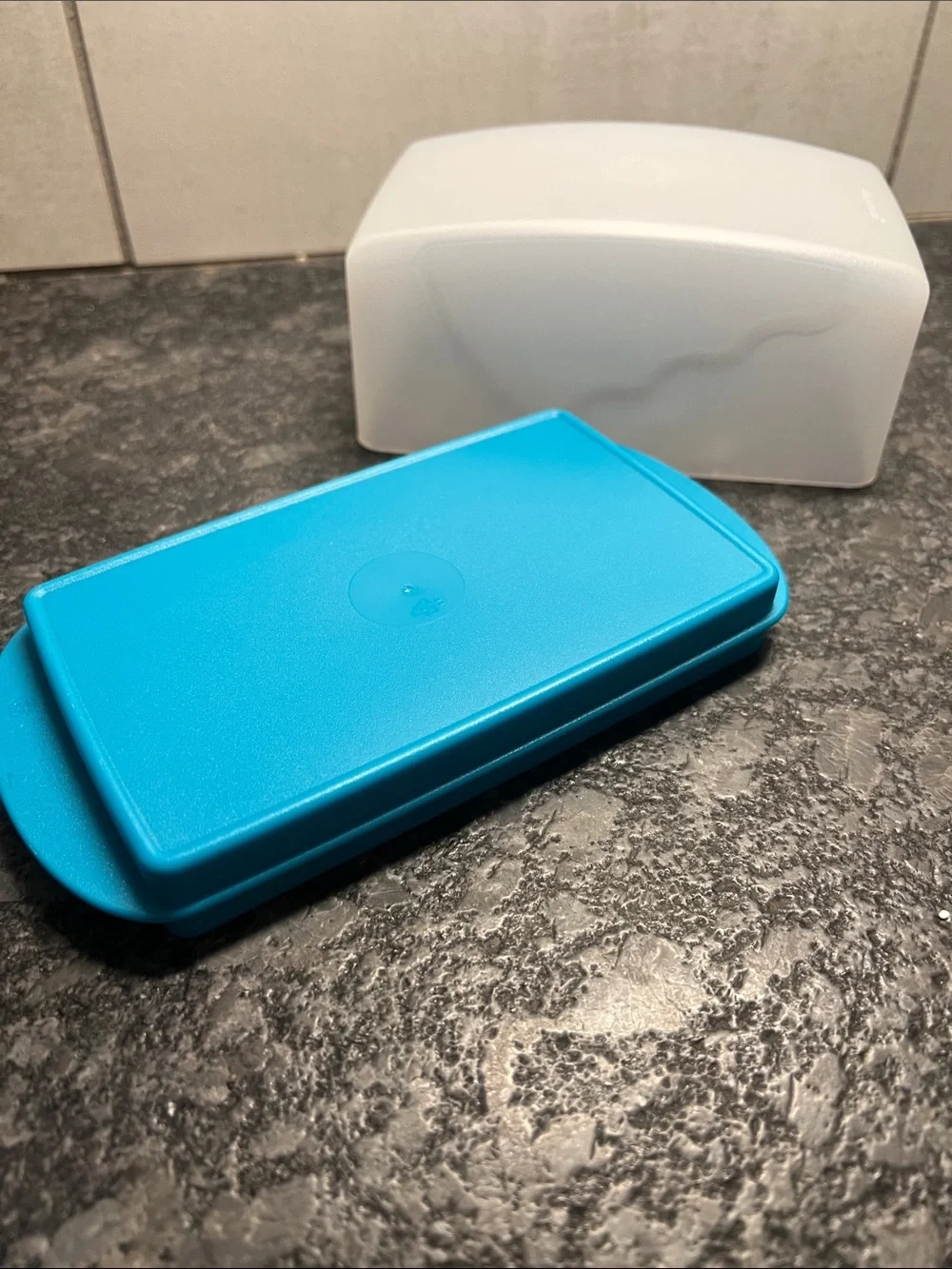 Tupperware Impressions Butter dish. Holds 2 sticks or 1-1/2lb. NWOT